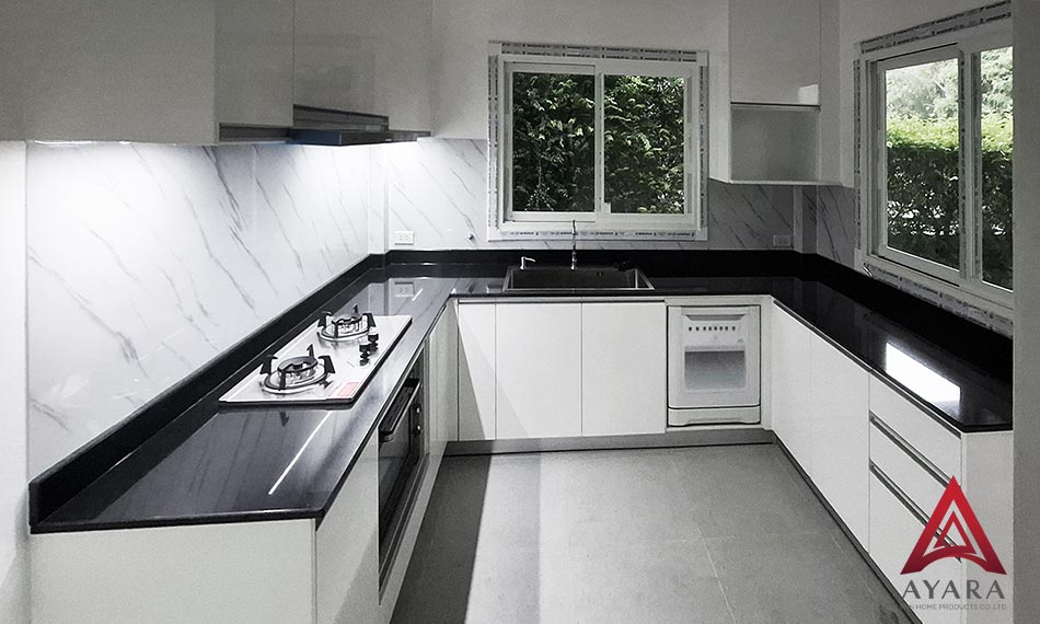 ชุดครัว Built-in หน้าบาน PVC สีขาวเงา | ครัวบิ้วอินโครงซีเมนต์บอร์ด กันน้ำ กันปลวก | Ayara