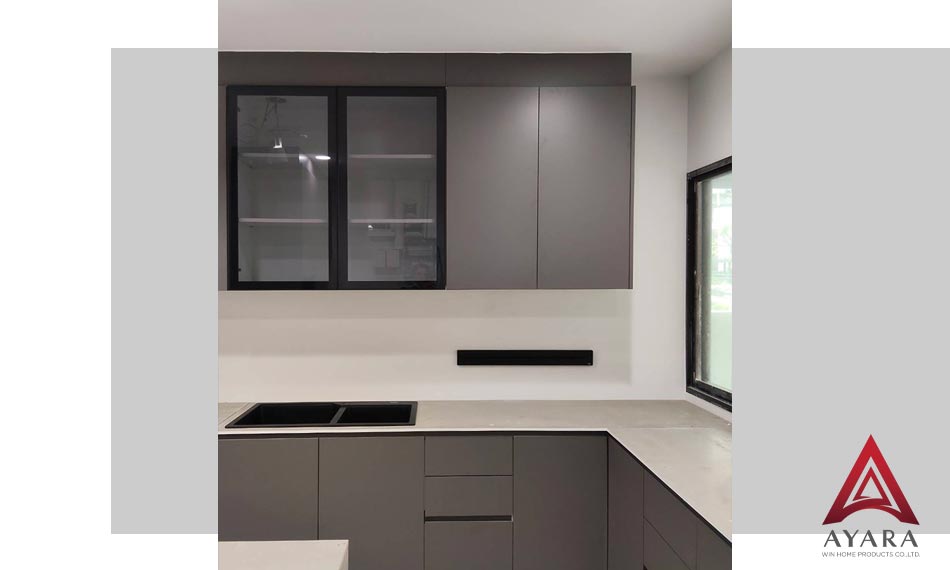 ชุดครัว Built-in โครงซีเมนต์บอร์ด หน้าบานพ่นสีเทาด้าน